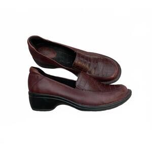 Clarks Burgundy Leather Slipon Shoes Croc Print Size 7.5M